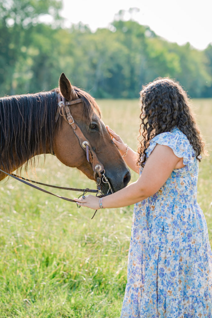 tennessee woman petting horse during Chickamauga Battlefield Outdoor Session 