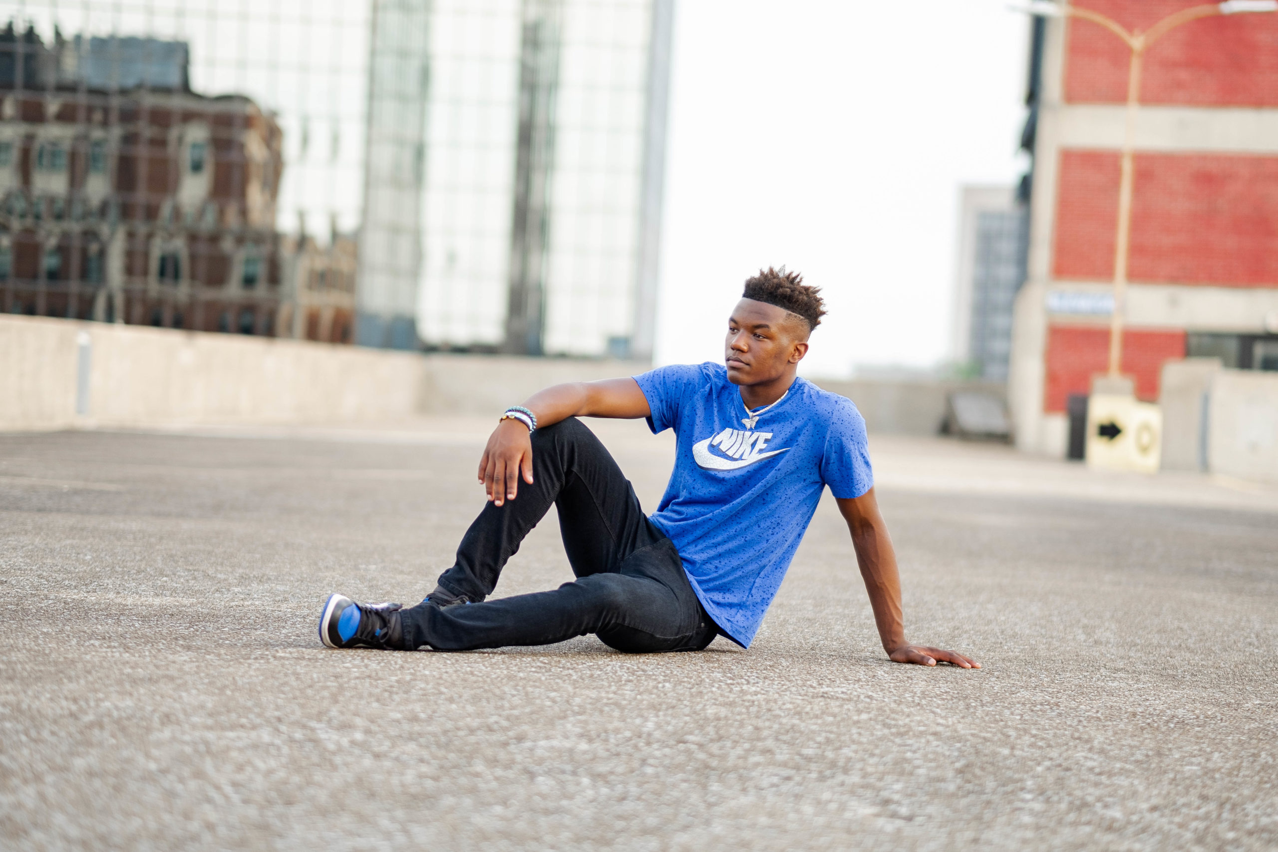young senior sitting on ground during downtown chattanooga senior session