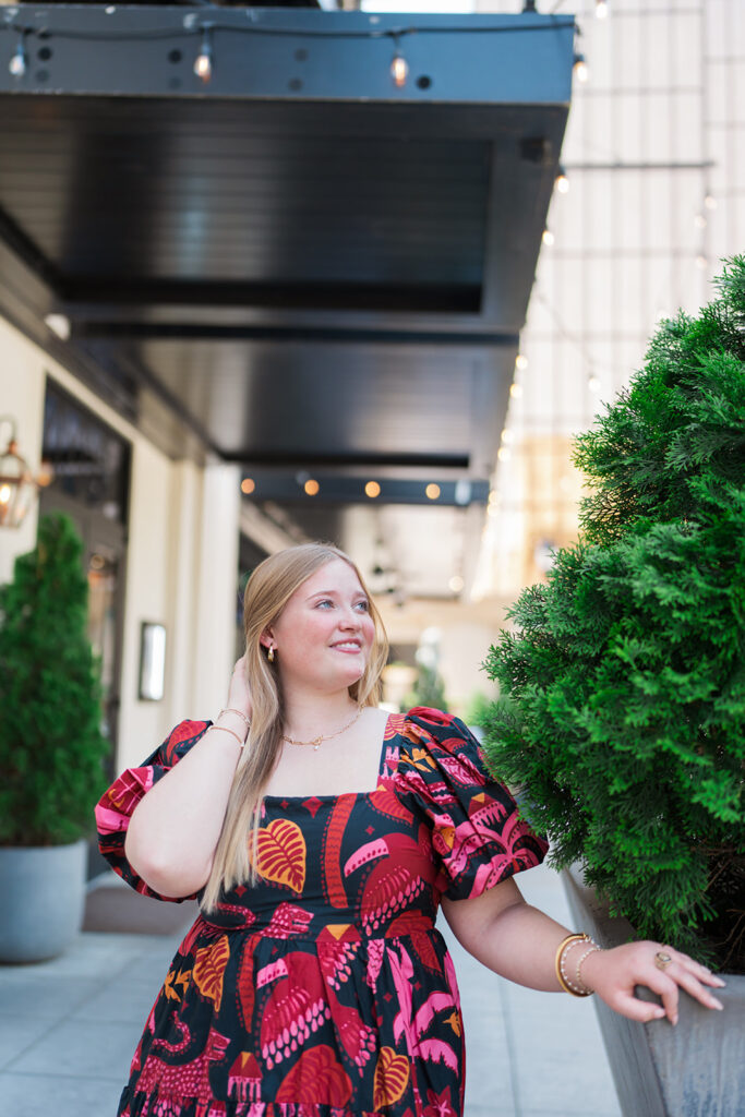 Lauren exploring downtown Chattanooga for senior portraits | Urban senior photo ideas | Bess Pics Photography
