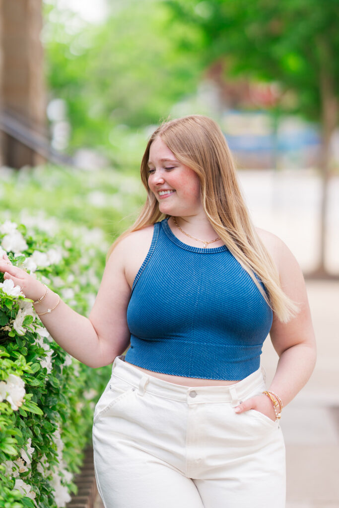 Close-up senior portrait of Lauren downtown Chattanooga | Natural light senior photography | Bess Pics